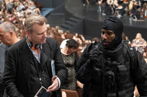 Christopher Nolan i John David Washington na planie filmu „Tenet.