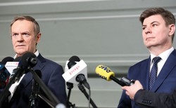 Opozycja posłuchała Tuska. Posłowie pokazują przelewy