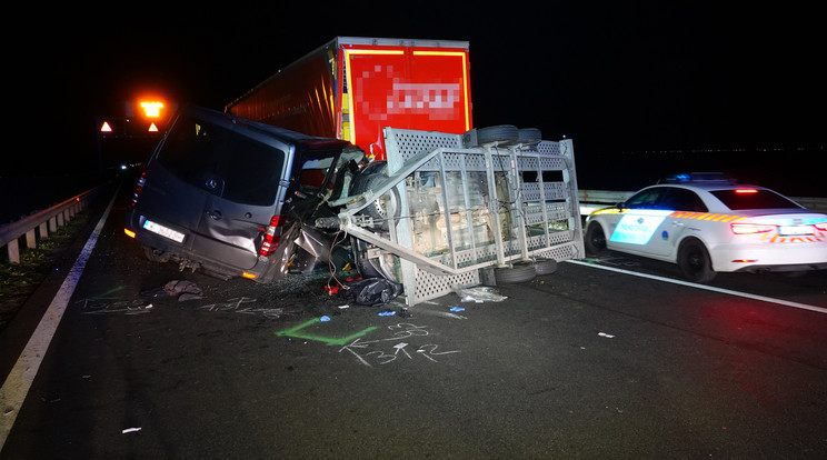 A baleset az M43-as autópályán, Csanádpalota közelében történt / Fotó: MTI/Donka Ferenc
