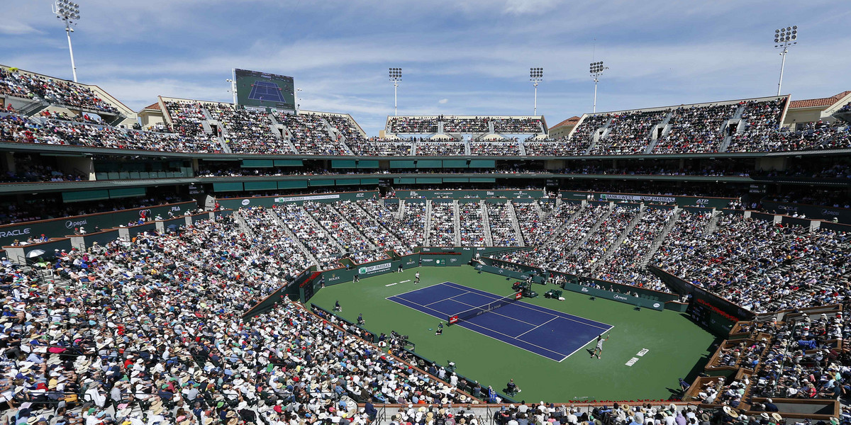 Kort centralny w Indian Wells to drugi co do wielkości odkryty stadion tenisowy na świecie. 