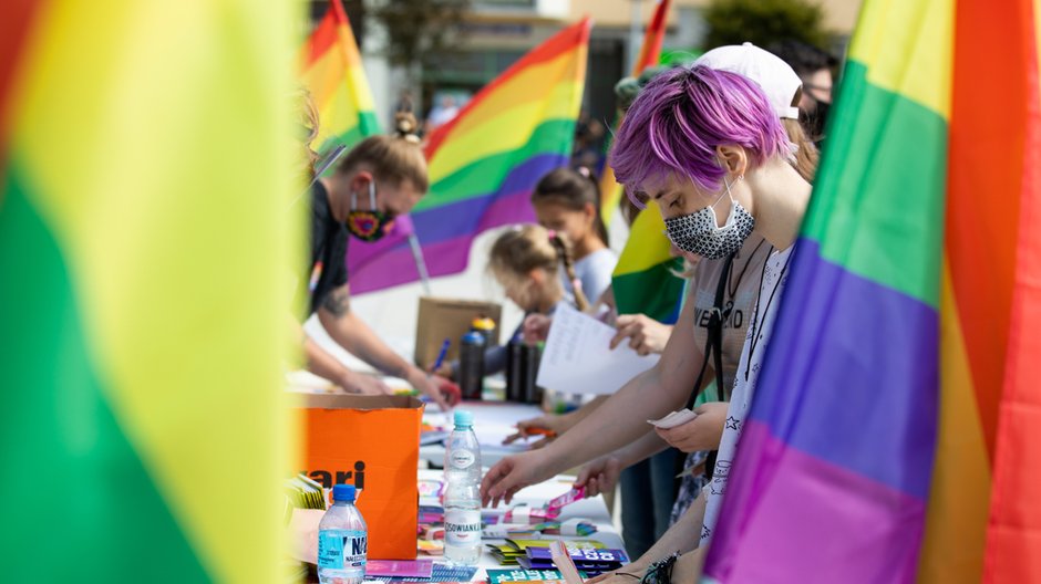 Akcja "Tęczowi pogromcy mitów" była prowadzona w miastach, które wprowadziły uchwałę o "strefach wolnych od LGBT"