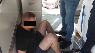 Przemycali narkotyki w transporcie z małżami. Akcja policji