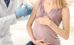 Szczepionka przeciw SARS-CoV-2 dla kobiet w ciąży? Trwają badania przedkliniczne