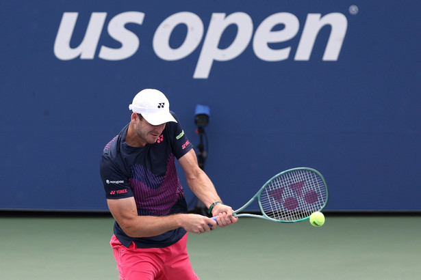 Hubert Hurkacz podczas meczu 2. rundy wielkoszlemowego turnieju tenisowego US Open z Australijczykiem Jordanem Thompsonem