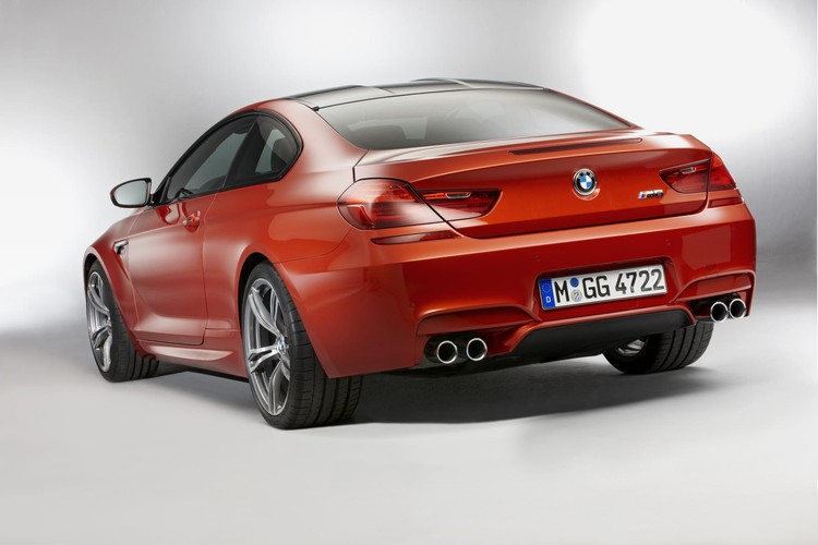 Zdaniem BMW M6 zużywać ma średnio 9,9 l/100 km (10,3 l/100 km kabriolet) - wolne żarty