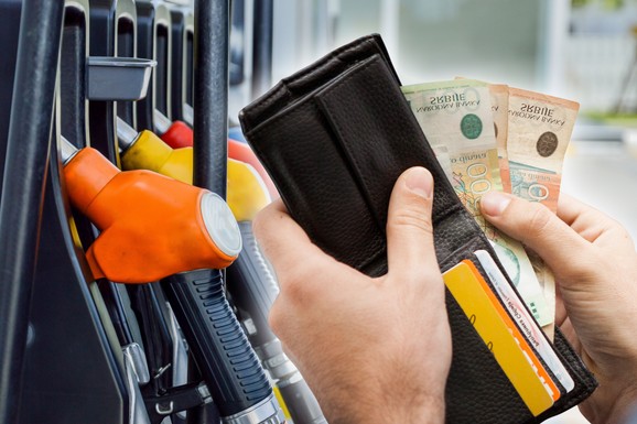 Registarske tablice automobila iz BiH na našim pumpama! Evrodizel u našoj zemlji jeftiniji nego u Bosni i Hercegovini