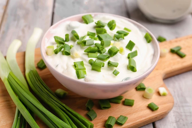 Salatu napravite najmanje pola sata pre služenja da se ukusi lepo sjedine