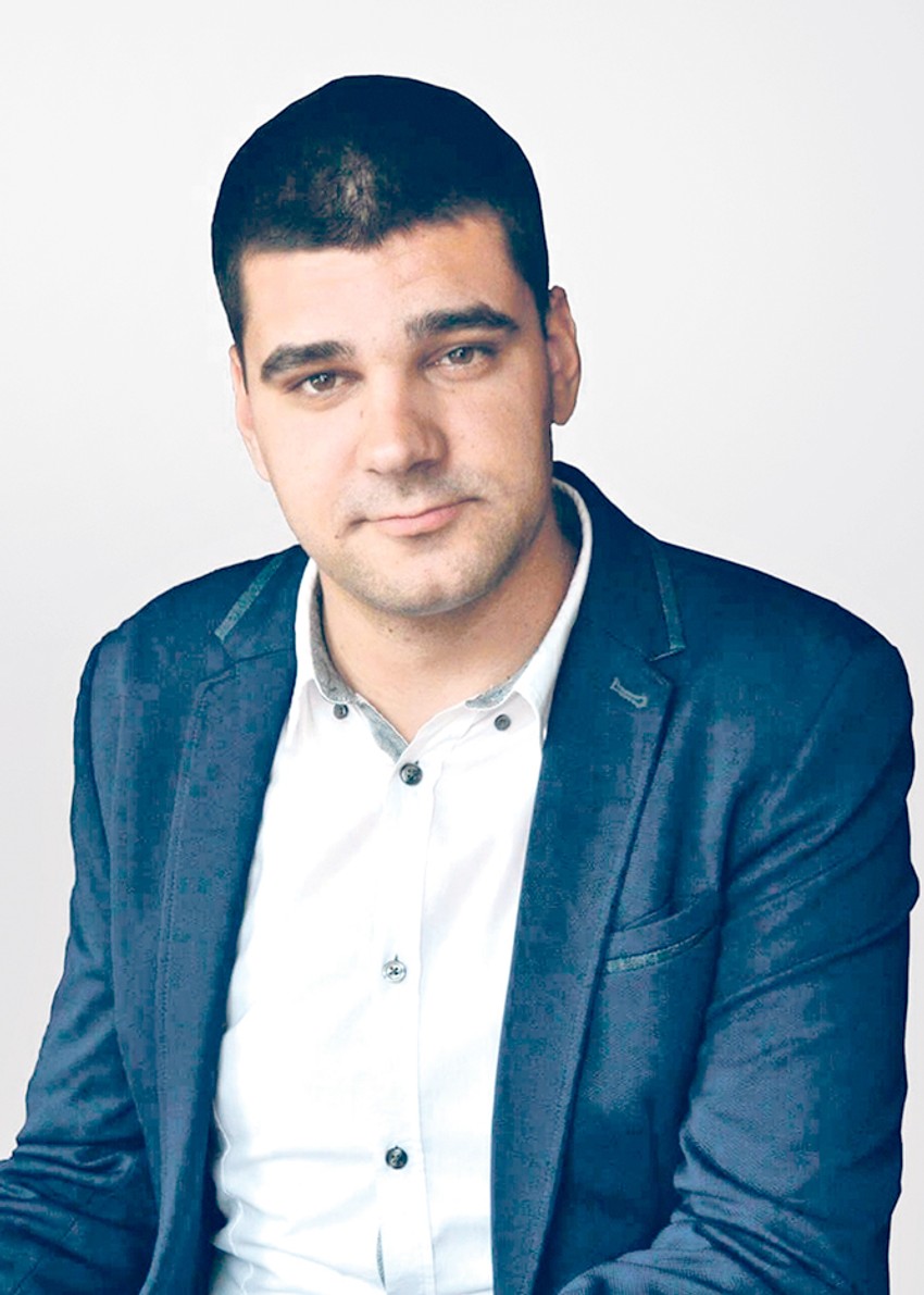 Msr Dušan Stefanović je lingvista sa  Filozofskog fakulteta u Kosovskoj Mitrovici