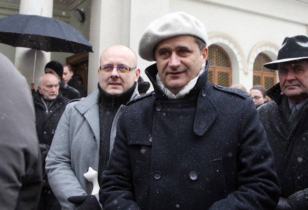 Janusz Palikot zbiera plony wpadek rządu - jemu przybywa najwięcej zwolenników.