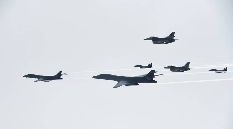 B-1B század a levegőben / Fotó: AFP