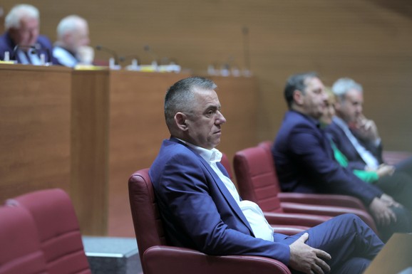 SRBIMA U HRVATSKOJ PRETE TRAKTORIMA Skandalozna izjava hrvatskog poslanika zbog raketa u posedu Srbije: "Neka ih upale pre nego što ispale rakete, proći će kao '95"