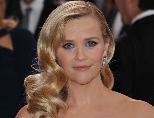 Trudno o większy absurd. Reese Witherspoon pozwana za piękny gest wobec nauczycielek