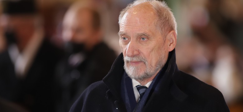 Macierewicz: Nie istnieje cały raport NIAR. Nie ma takiego dokumentu