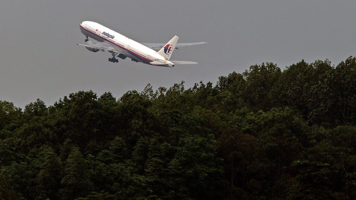 Na Oceanie Indyjskim trwają poszukiwania śladów zaginionego ponad dwa tygodnie temu Boeinga 777 malezyjskich linii lotniczych Malaysia Airlines. W akcji uczestniczą statki i samoloty wielu krajów.