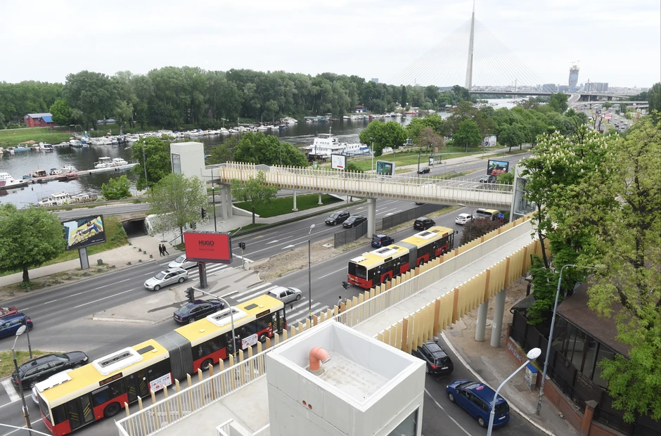 Pasarela - pešački mosta kod Ade Ciganlije I tržnog centra “Ada Mol”