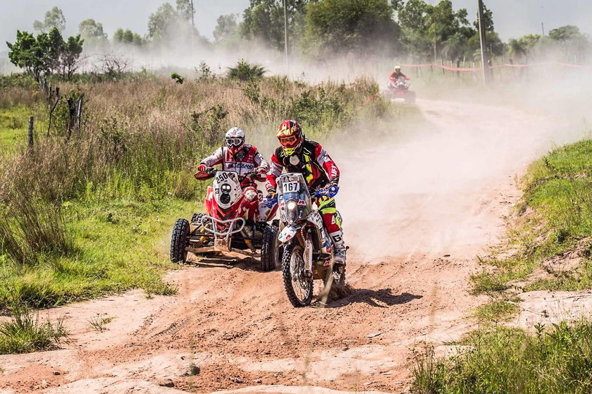 Rajd Dakar 2017: Rafał Sonik miał wypadek. Wielki krwiak i strata