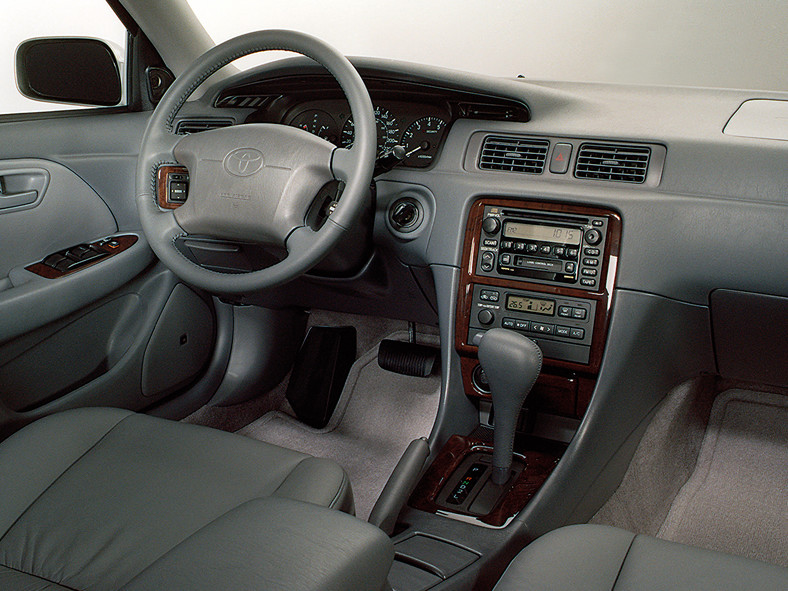Toyota Camry - czwarta generacja (1997 – 2001)