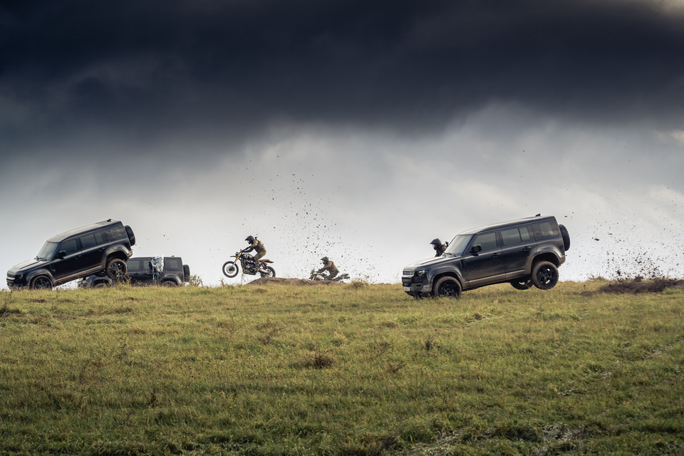 Land Rover Defender w nowym filmie o Bondzie „Nie czas