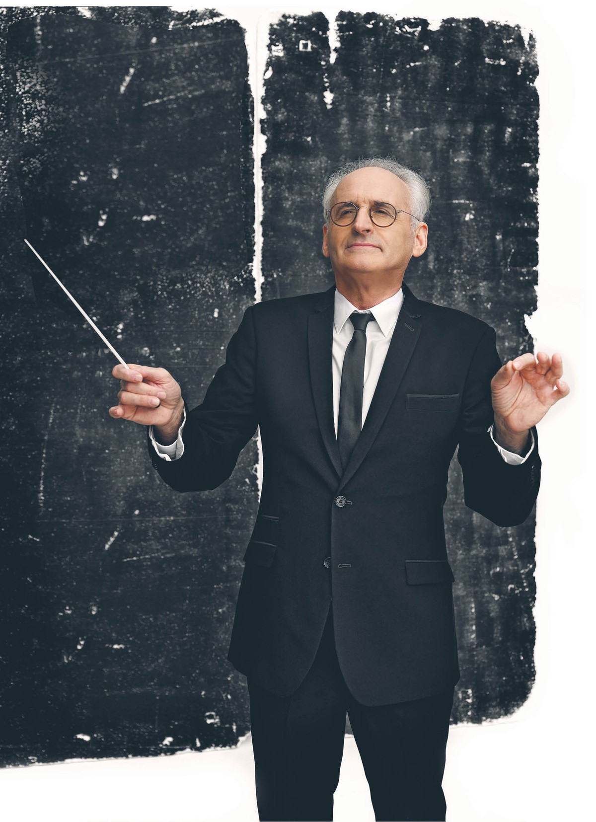 Krzesimir Dębski kompozytor, skrzypek jazzowy, dyrygent. Twórca muzyki operowej i baletowej, a także do filmów (m.in. „Kingsajz”, „Ogniem i mieczem”) i seriali („Na dobre i na złe”, „Ranczo”)