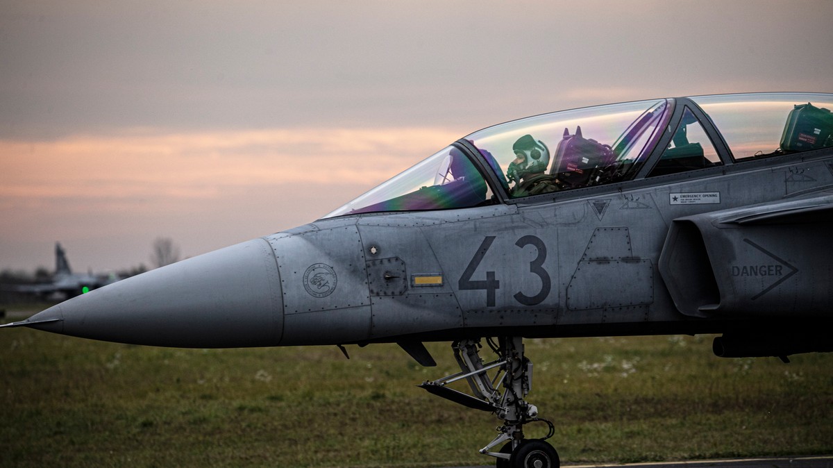 Félelmetes feladat, félelmetes fizetés – Ezt nézze, mennyit kap havonta egy Gripen- vagy egy helikopterpilóta a Magyar Honvédségnél