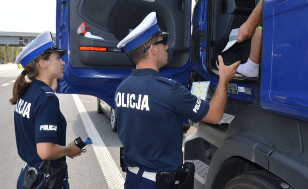 Koniec wyprzedzania się ciężarówek na polskich drogach. Rząd już kręci bat na kierowców