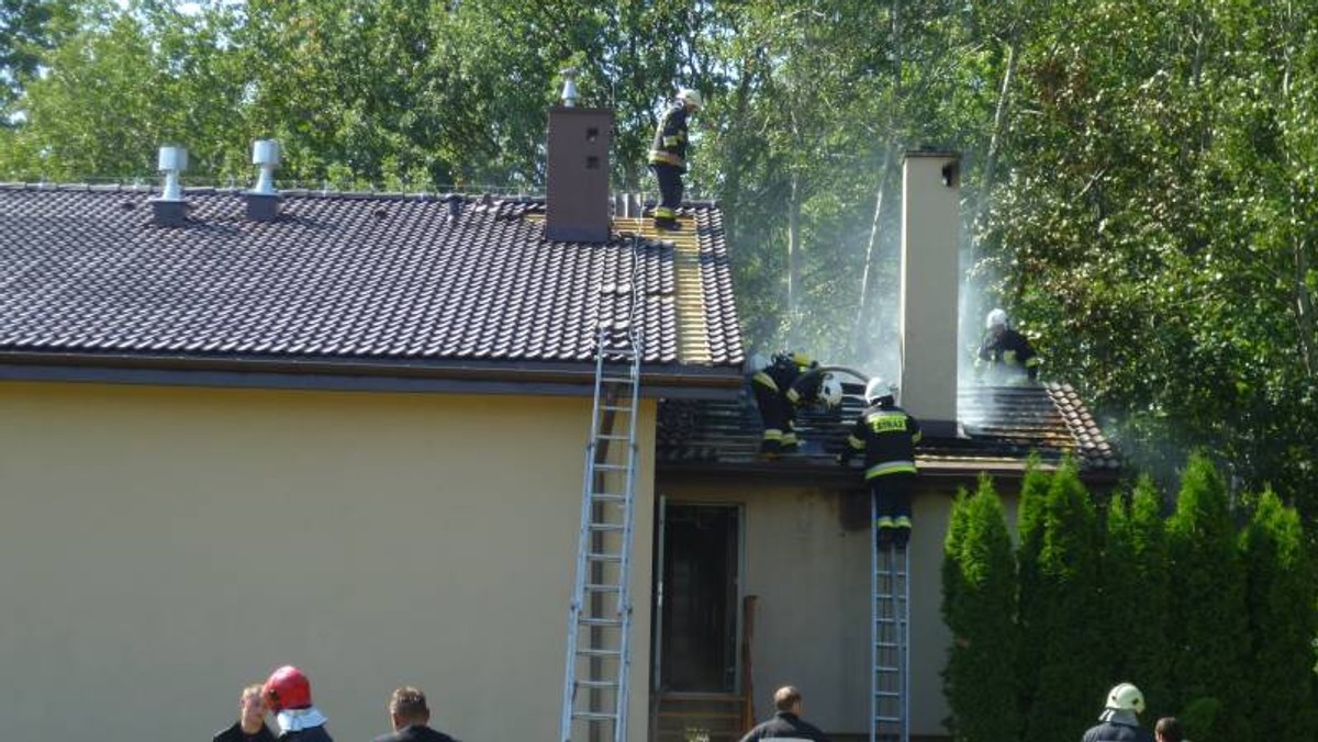 W sobotę przed godz. 15:00 w chrząstowickim motelu, przy którym znajduje się kompleks sportowo-rekreacyjny, wybuchł pożar.