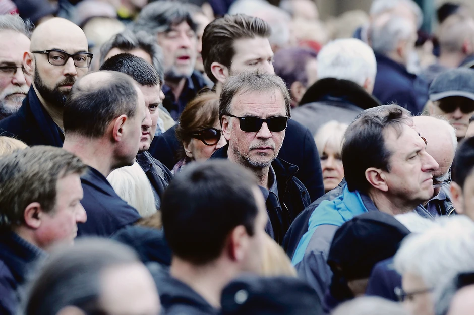 Oproštaj od legende: Na sahrani Dragana Nikolića