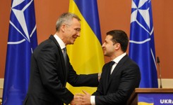 'Wojna Putina z Ukrainą jeszcze bardziej uzależniła UE od NATO'