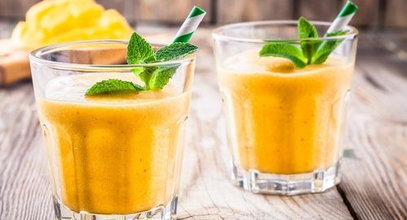 Egzotyczny koktajl z mango — przepis na smoothie z najmodniejszym owocem sezonu