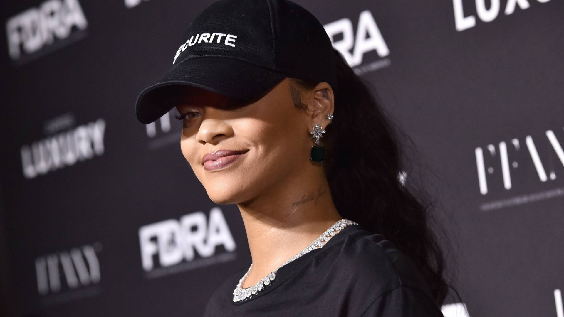 Myślisz, że Rihanna jest tylko pop gwiazdą? Właśnie dostała nagrodę Harvardu za humanitarność