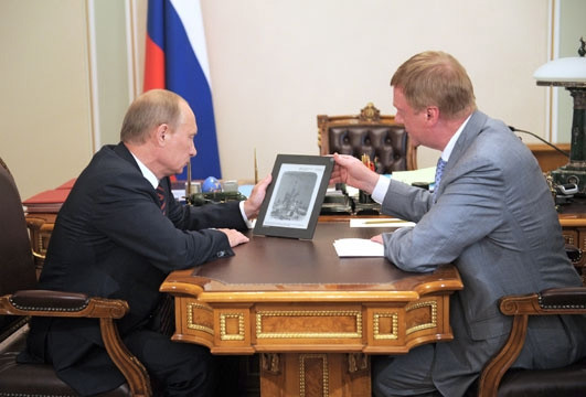 Premier Putin, tablet dla uczniów i Anatolij Czubajs