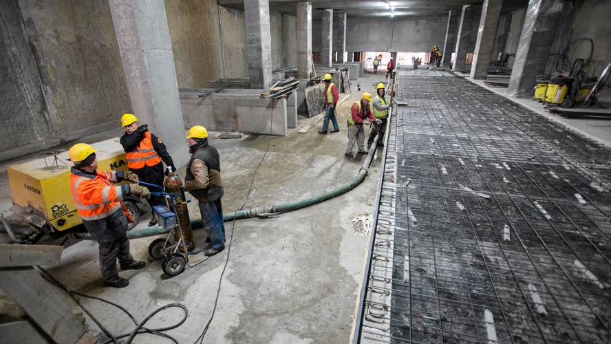 Maria upamiętnia urodzoną w Warszawie laureatkę Nagrody Nobla - Marię Skłodowską-Curie. 'Maria' znajduje się obecnie przed stacją 'Świętokrzyska' i prawdopodobnie wznowi pracę pod koniec marca.