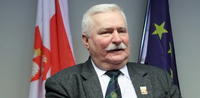 Wałęsa: politykom trzeba założyć czipy