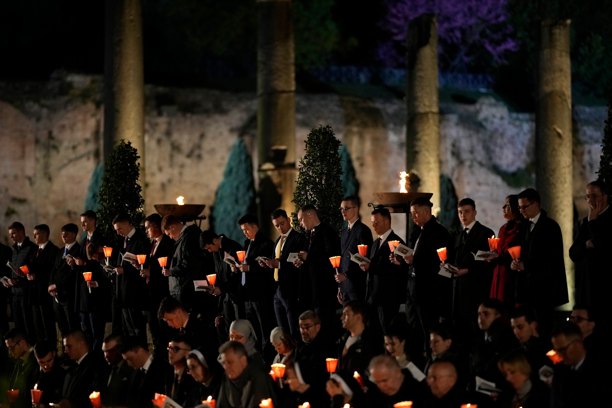 Krížová cesta v rímskom Koloseu.