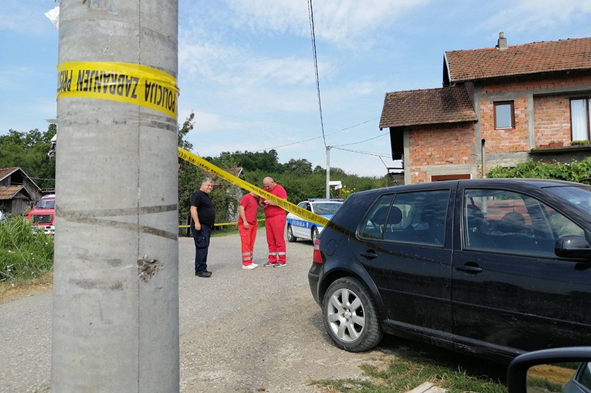 Napadač se zatvorio u kuću