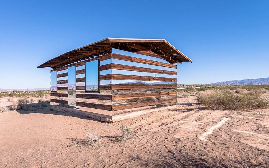 Umetnik i arhitekta Filip Kej Smit podario je novi život oronuloj brvnari (FOTO: Steve King)