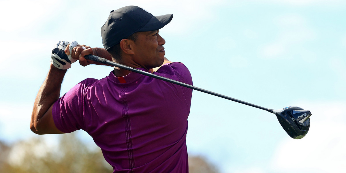 Tiger Woods odniósł liczne obrażenia nóg podczas wypadku samochodowego. 