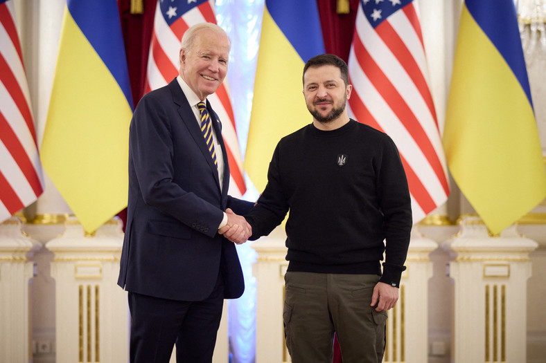 Joe Biden i Wołodymyr Zełenski podczas wizyty amerykańskiego przywódcy w Kijowie, 20 lutego 2023 r.
