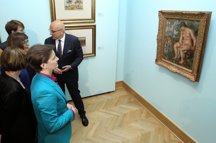 Premijerka Ana Brnabić pred Renoarovom "Kupačicom"