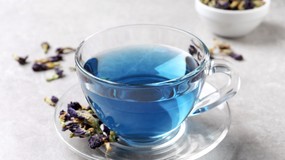 Niebieska herbata podbija świat. Wygląd to tylko jedna z jej niezwykłych adekwatności