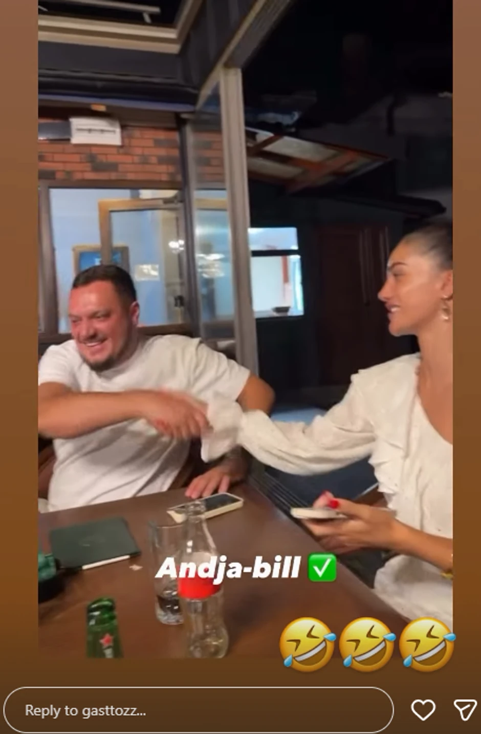 Gastoz pije, Anđela plaća