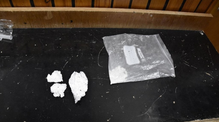 Több csomag kábítószert találtak egy sofőrnél /Fotó: Police.hu