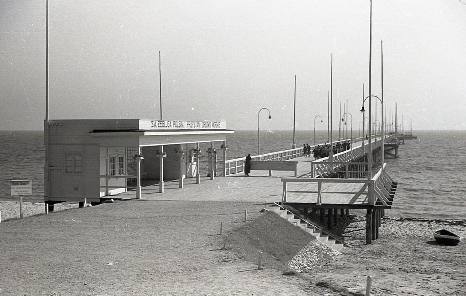 Molo i pawilon Żeglugi Polskiej w Gdyni-Orłowie, fot. Henryk Poddębski, 1935 (MMG)