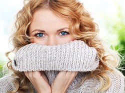 Ciepło i stylowo: Najmodniejsze swetry tej zimy