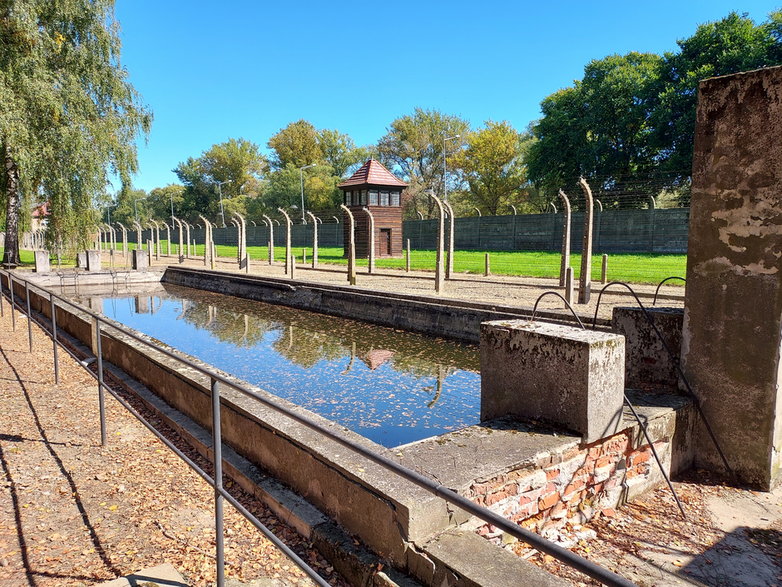 Zbiornik przeciwpożarowy na terenie Auschwitz I wybudowany w formie basenu pływackiego.