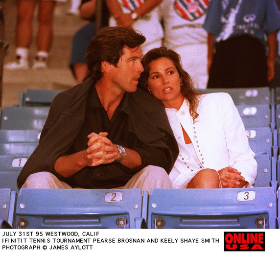 Pierce Brosnan i Keely Shaye Smith w 1995 r.