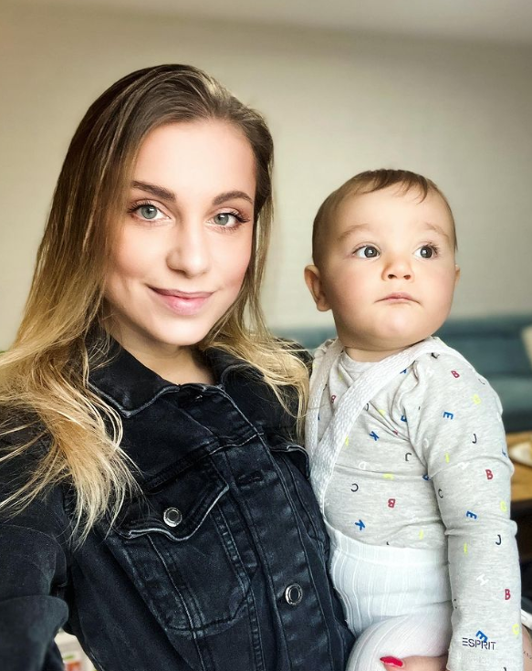 Speváčka Dominika Stará. 