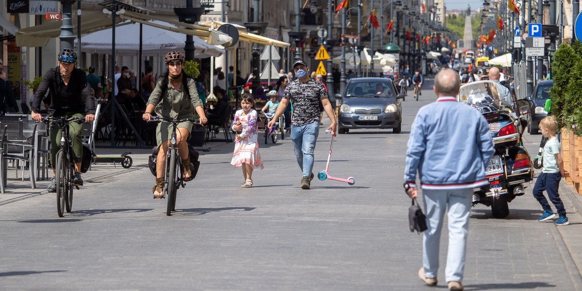 Zmiany w obostrzeniach od 26.06 mają obowiązywać przez całe wakacje.