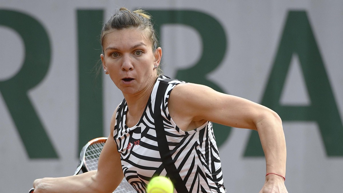 Jedna z faworytek French Open Simona Halep miała sporo problemy w trzeciej rundzie. Rumunka z wielkimi problemami pokonała mało doświadczoną Japonkę haitańskiego pochodzenia Naomi Osakę 4:6, 6:2, 6:3. Transmisje z kortów Rolanda Garrosa codziennie w Eurosporcie 1, Eurosporcie 2 i usłudze Eurosport Player.