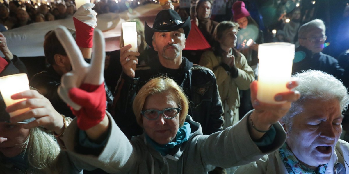 KOD wyszedł na ulice. Manifestują w obronie sądów